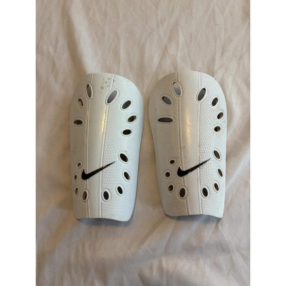 Nike Kids Soccer Shin Guards Size Large